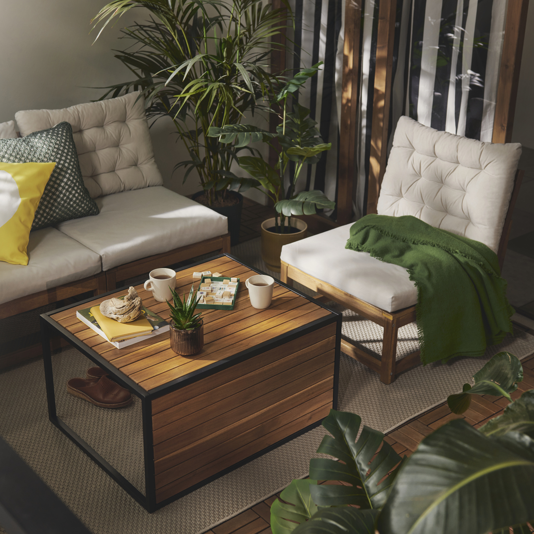 Lákavý balkon plný zeleně