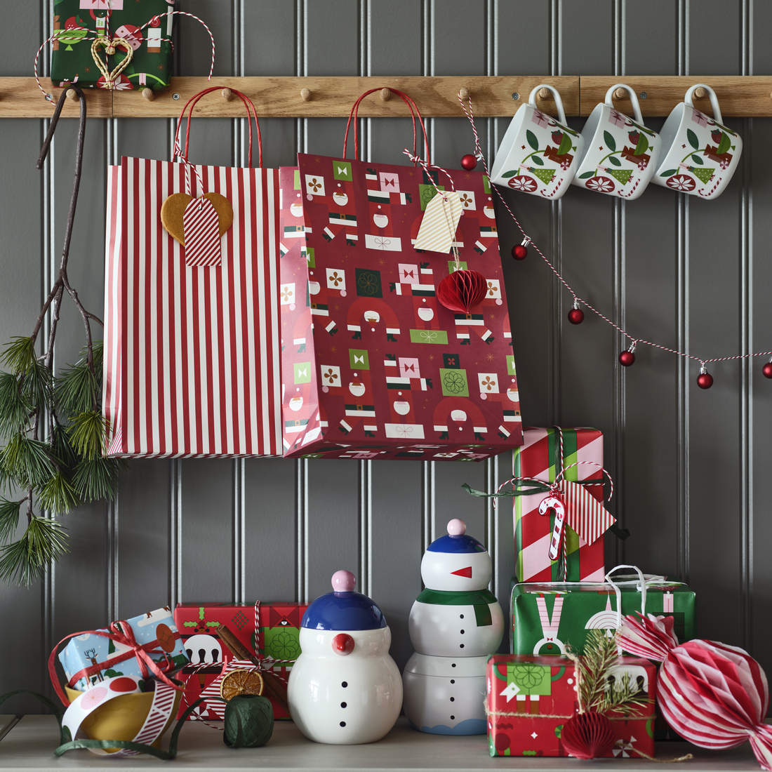 Balicí papíry a doplňky.