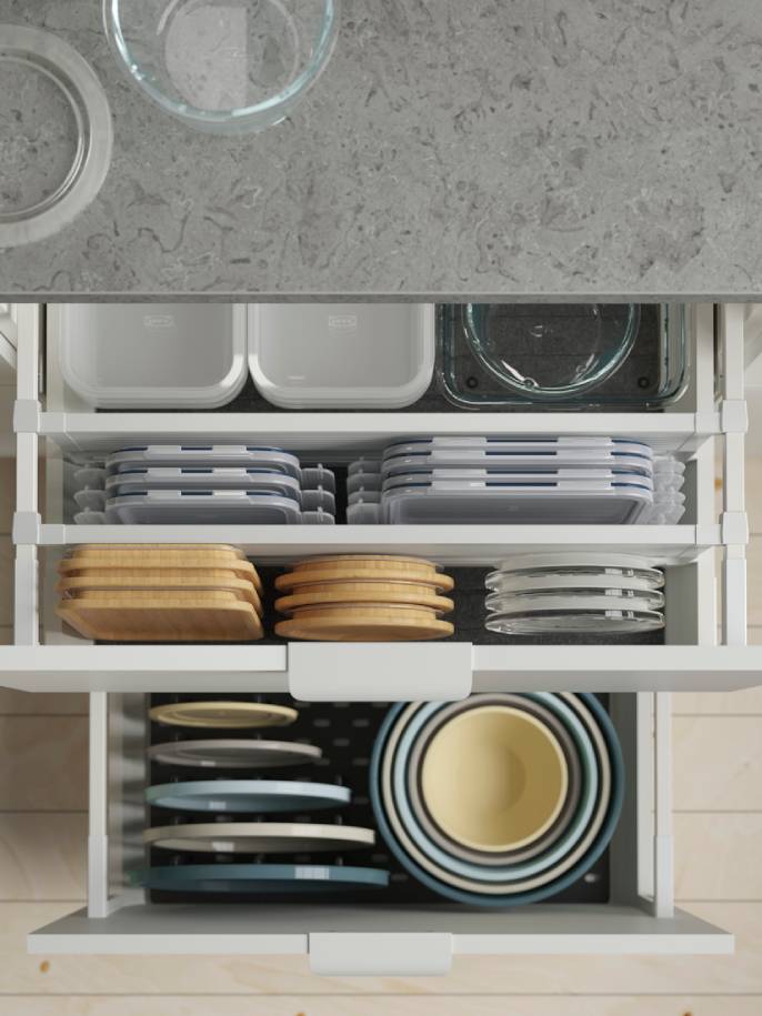 Rozdělovače do zásuvek.