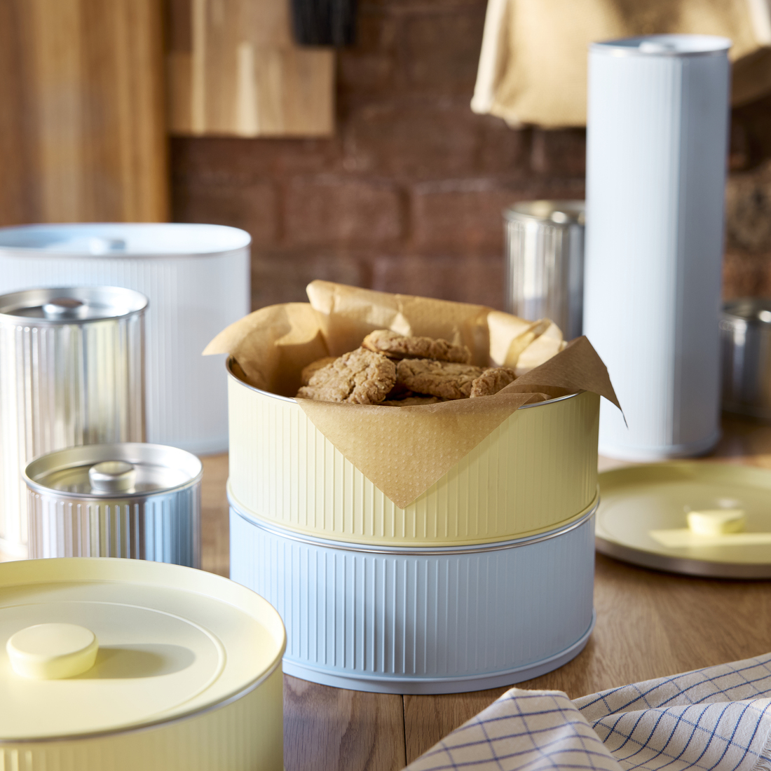 BETTHAJ, plechovka na sušenky, 2 ks.