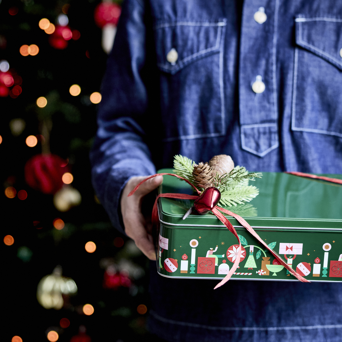 Ovesné sušenky a sváteční krabice.