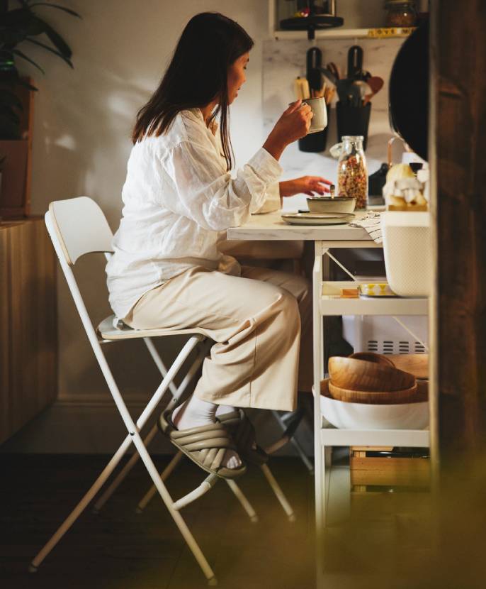 FRANKLIN, barová stolička s opěrkou.