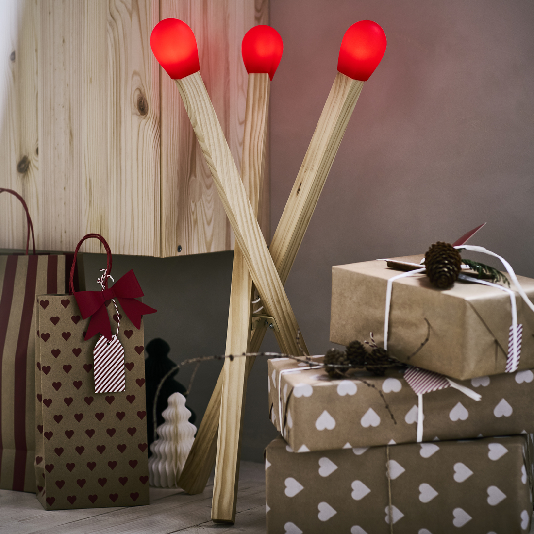 STRÅLA, LED stojací lampa.