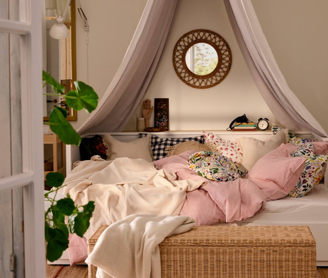 Obývací pokoj s rozkládací pohovkou HEMNES.