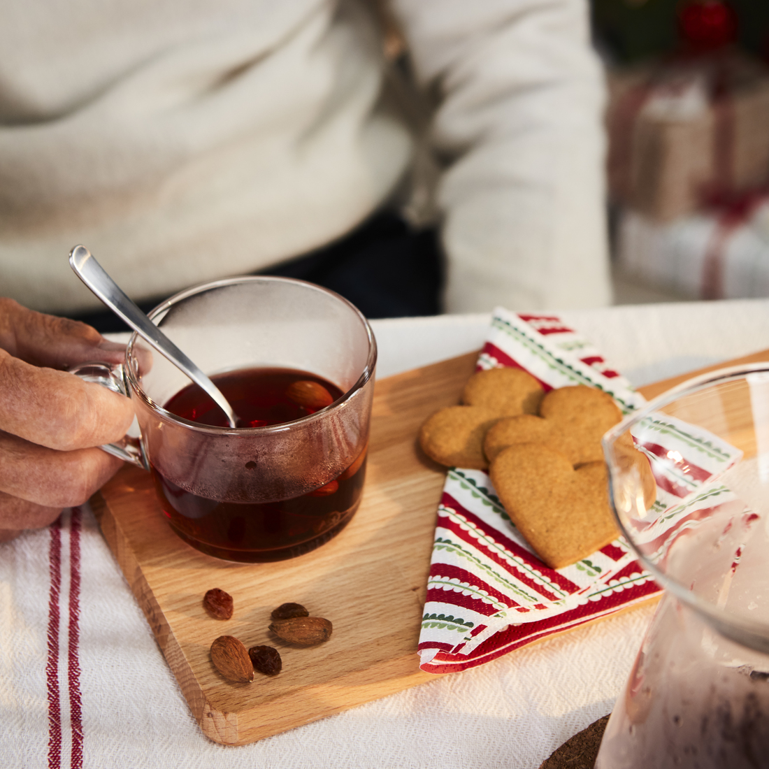 Svařený nápoj v hrnku IKEA 365+.